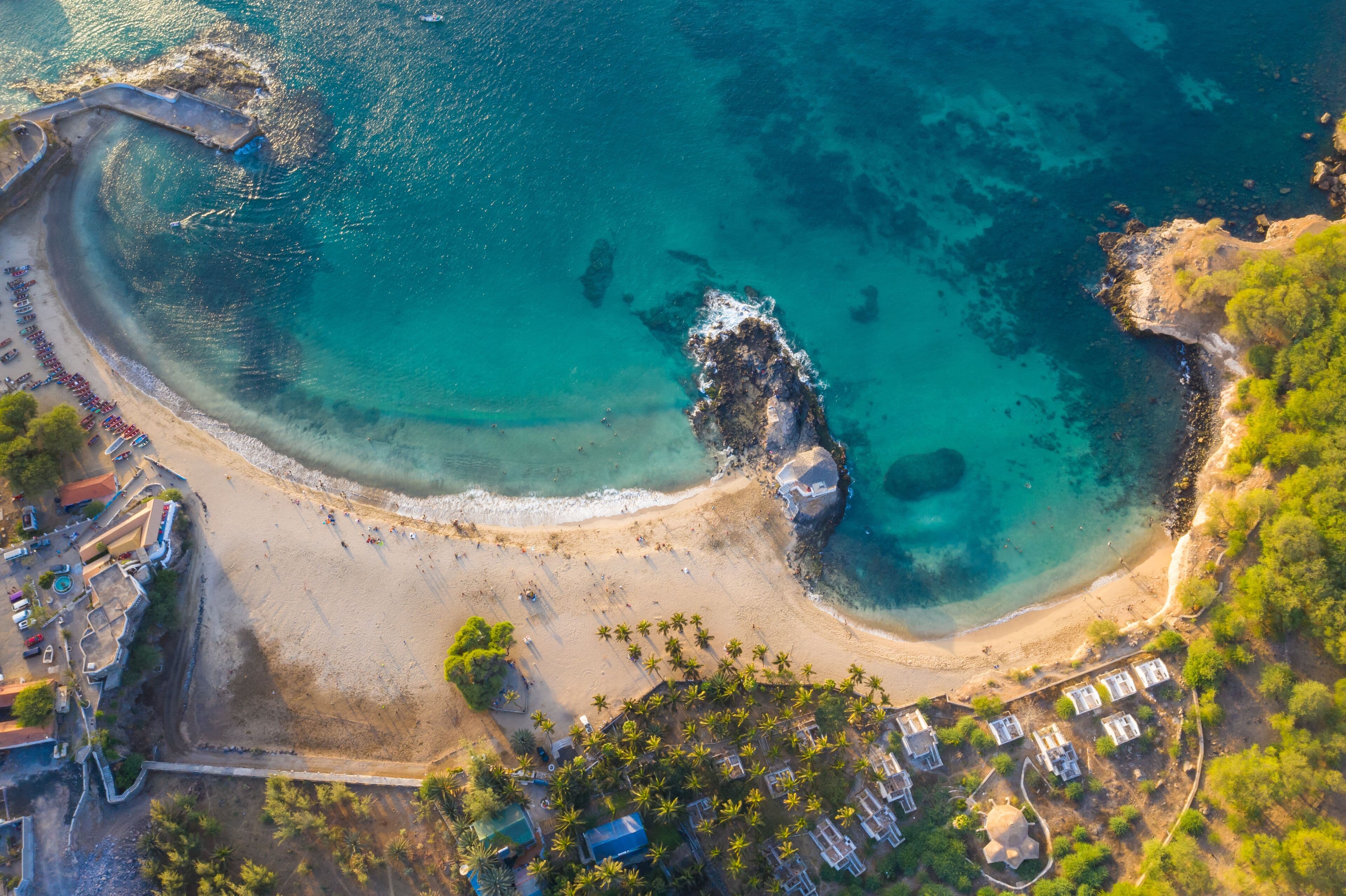 Vista aérea da baía de Tarrafal, Cabo Verde